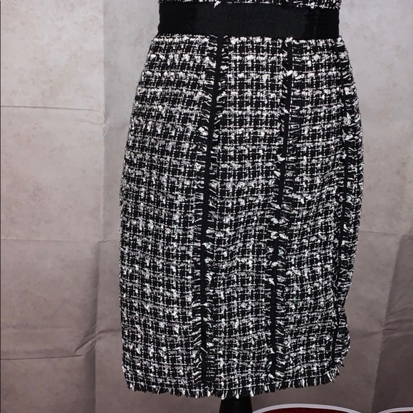 Guess Black and White Fitted Dress w/Zip Back - Picture 4 of 11